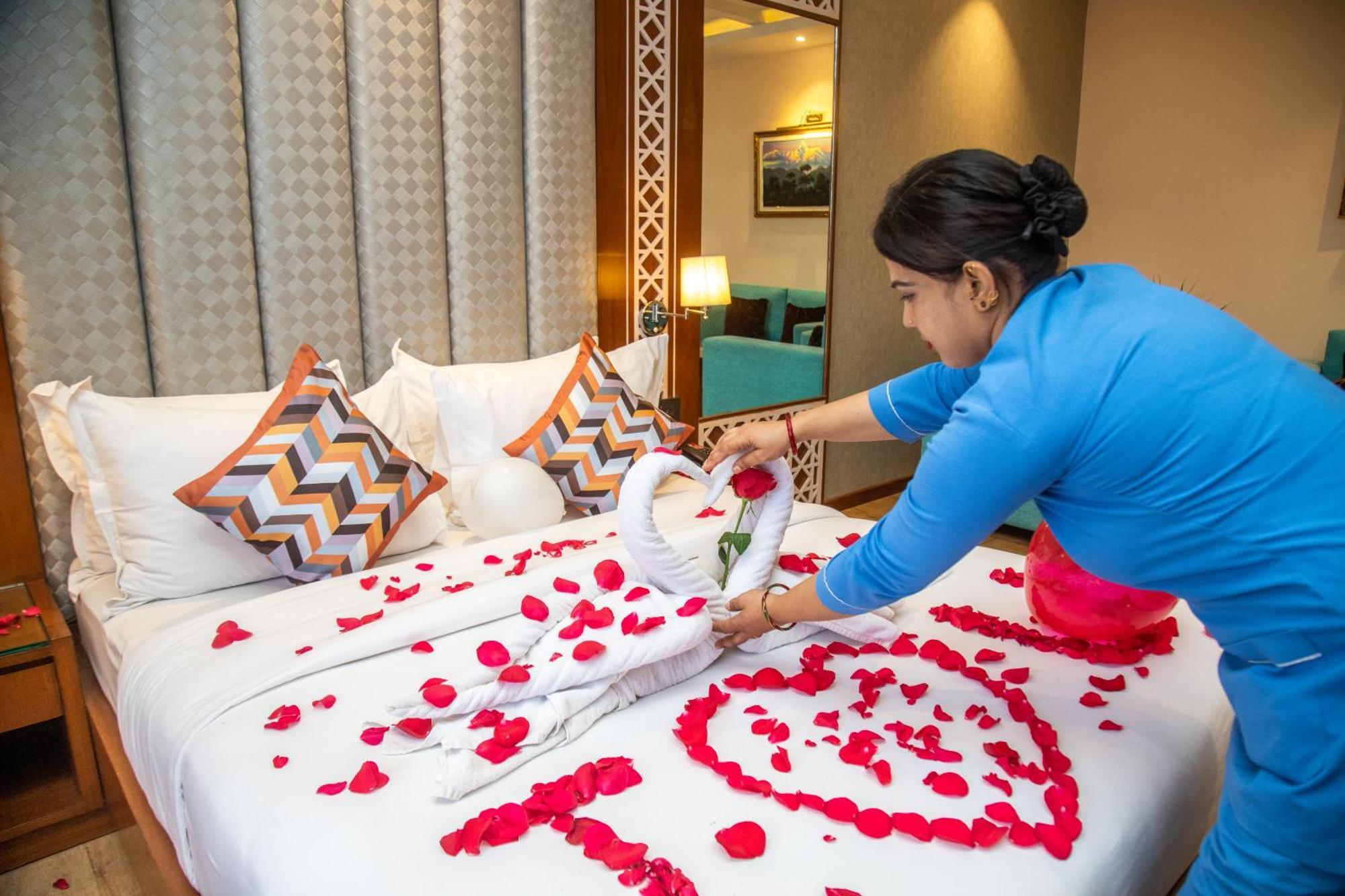 Dream International Hotel لومبيني المظهر الخارجي الصورة